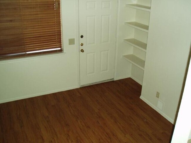 Building Photo - Cottonwood