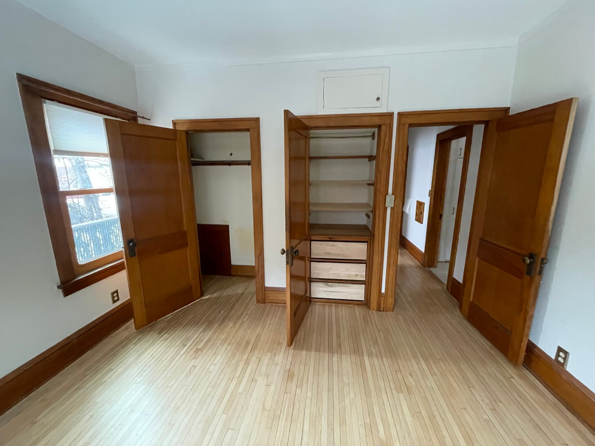 Building Photo - 1560 Lincoln Ave