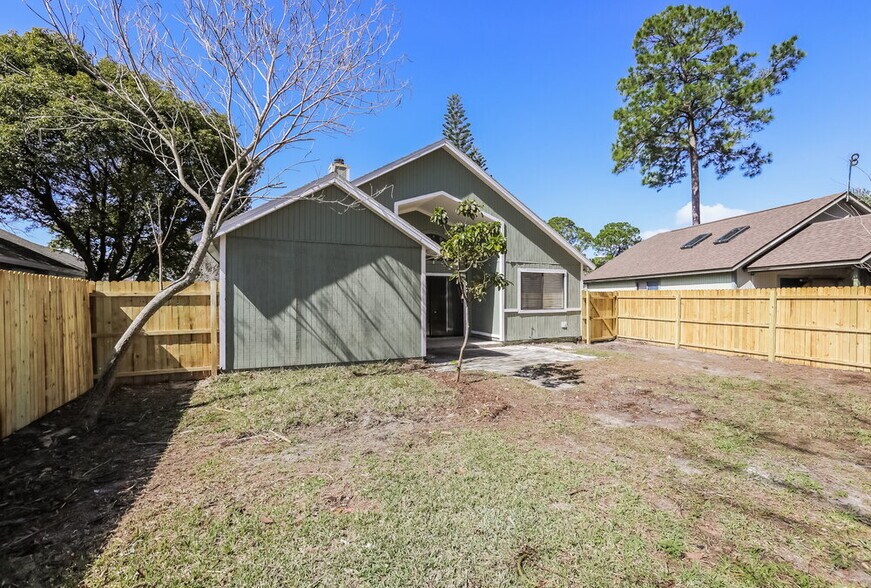 Building Photo - 173 Lakeside Cir