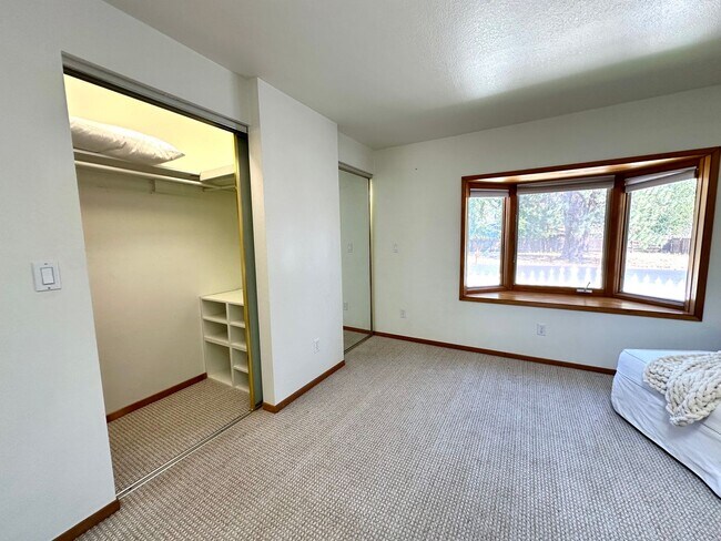 Building Photo - 305 W Washington Ave