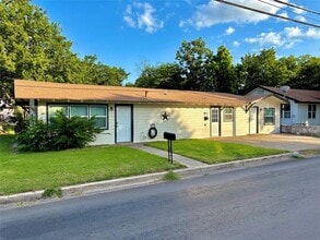 Building Photo - 1120 W Frey