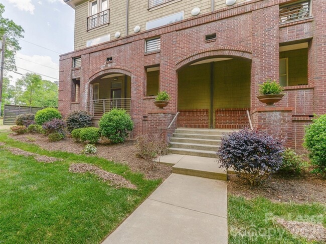 Building Photo - 1174 Park West Dr