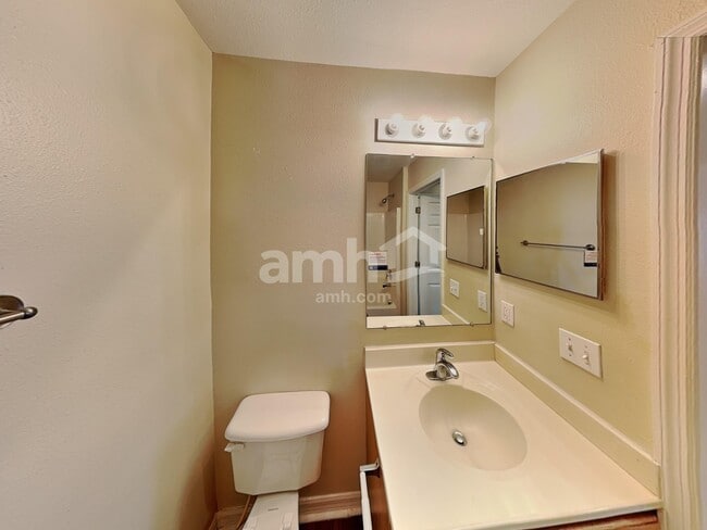 Building Photo - 6606 Gentle Oaks Dr N