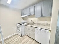 Building Photo - 5520 Beavercrest Dr