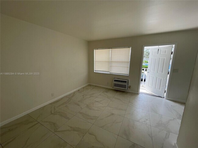 Building Photo - 801 N H St