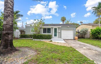 Building Photo - 1636 Arthur St