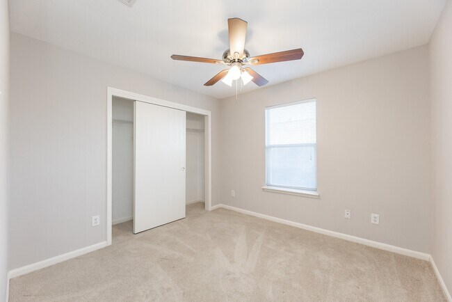 Building Photo - 1006 Vernage Rd