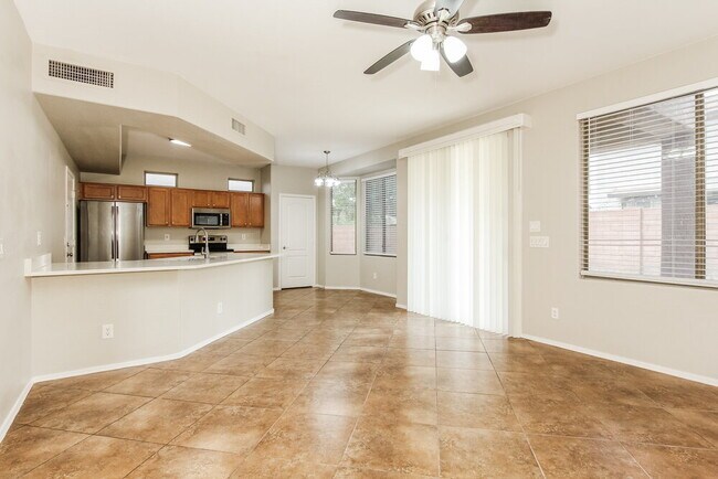 Building Photo - 9822 E Empress Ave