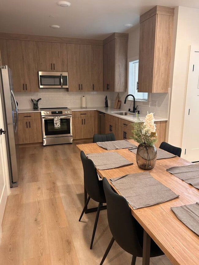 Building Photo - 3505 NE Creston Ave