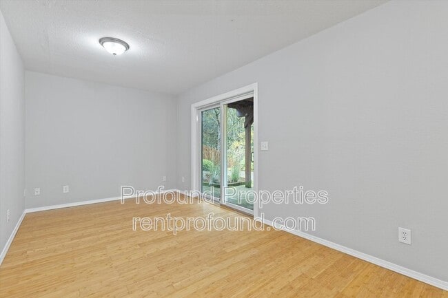 Building Photo - 7533 SW Applegate Dr