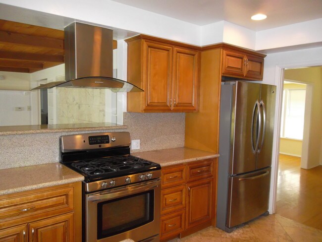 Building Photo - 3751 Stone Canyon Ave