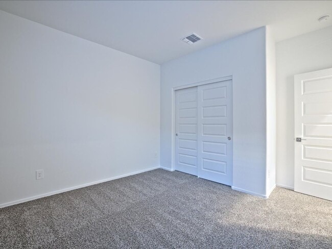 Building Photo - 3 Bedroom, 2 Bathroom