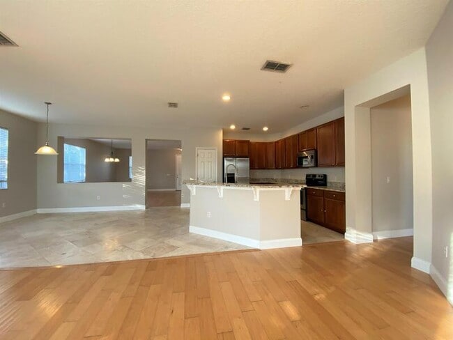 Building Photo - 10060 Stratford Pointe Ave
