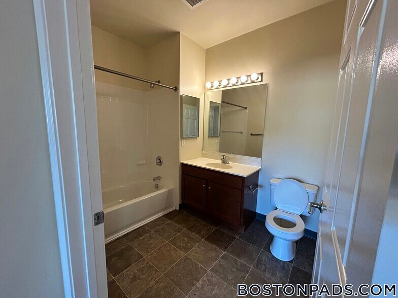 Building Photo - 311 Lowell St