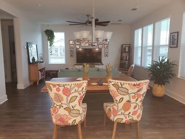 Building Photo - 1232 Bluestem Street