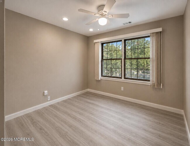 Building Photo - 8 Hialeah