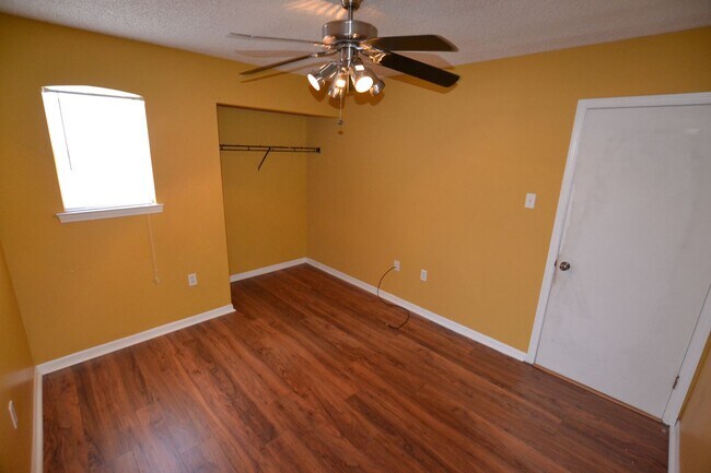 Building Photo - 2136 S Flannery Rd