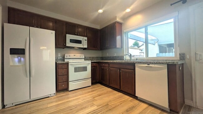 Building Photo - 5057 Abuela Dr