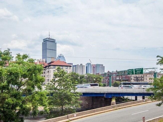 Building Photo - 464 Commonwealth Ave