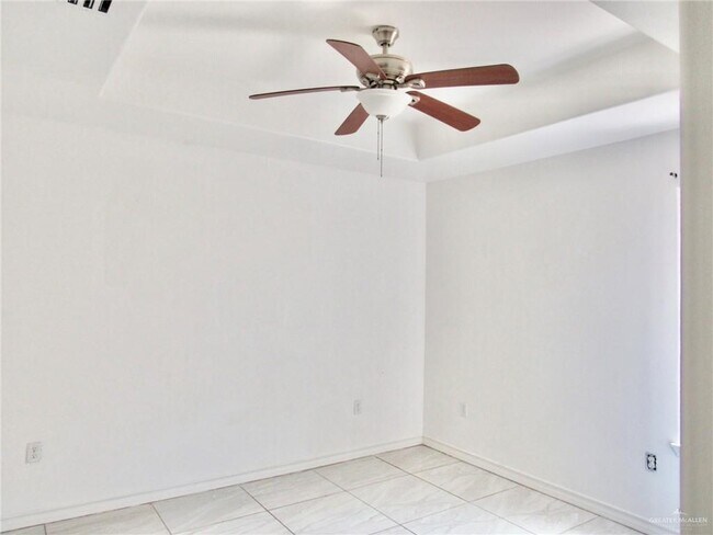 Building Photo - 15 W Harrison Ave