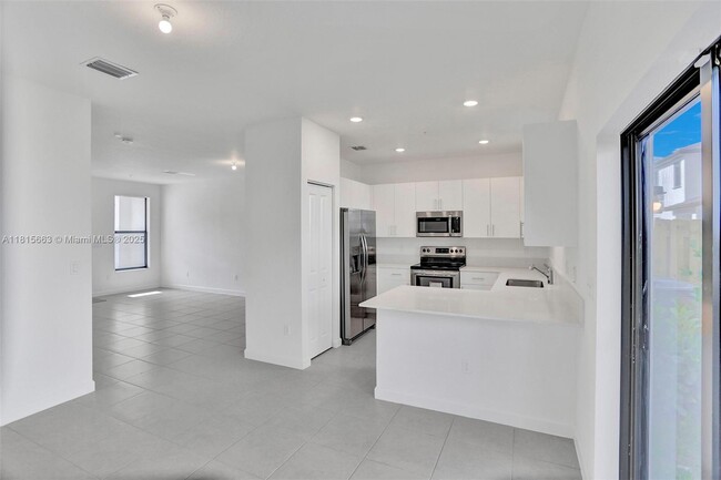 Building Photo - 252 SW 159th Terrace
