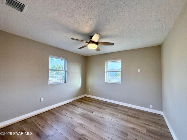 Building Photo - 7216 E Grandview Dr