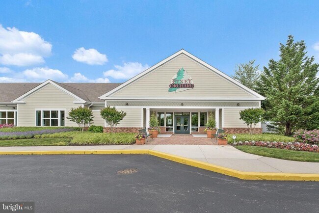 Building Photo - 705 Pine Drift Dr