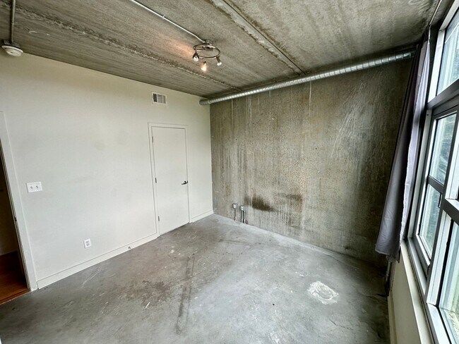 Building Photo - 2 BED | 2.5 BATH | URBAN CONDO | DOWNTOWN ...