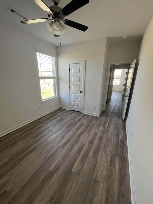 Building Photo - 513 W Gosling Isle