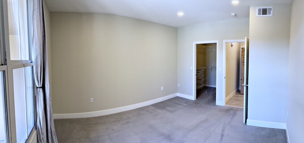 panoramic photo of guest bedroom - 30 E Julian St