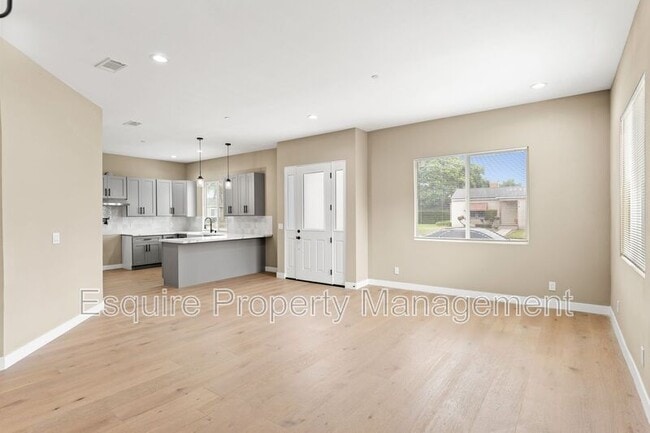 Building Photo - 545 Carty Dr