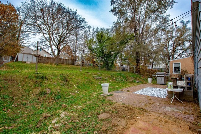 Building Photo - Adorable 2 Bedroom / 2 Bath Home in Aksarben with Washer/Dryer and Fenced Backyard!