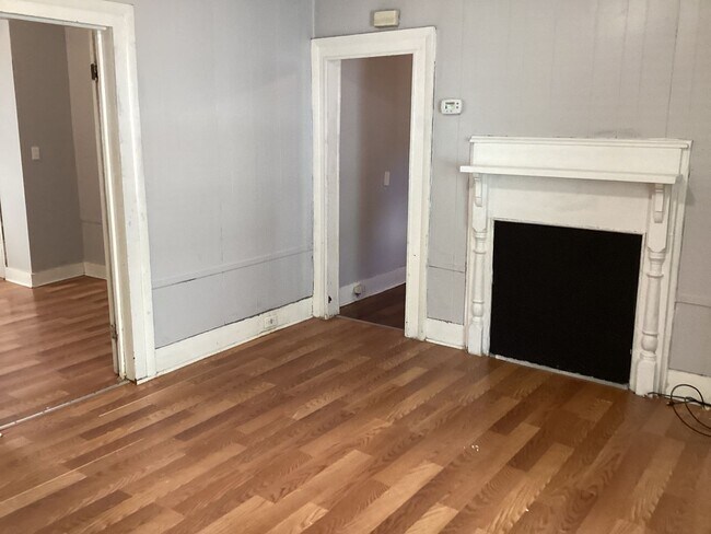 Building Photo - DOWNTOWN WILMINGTON! Historic Cottage - 2B...