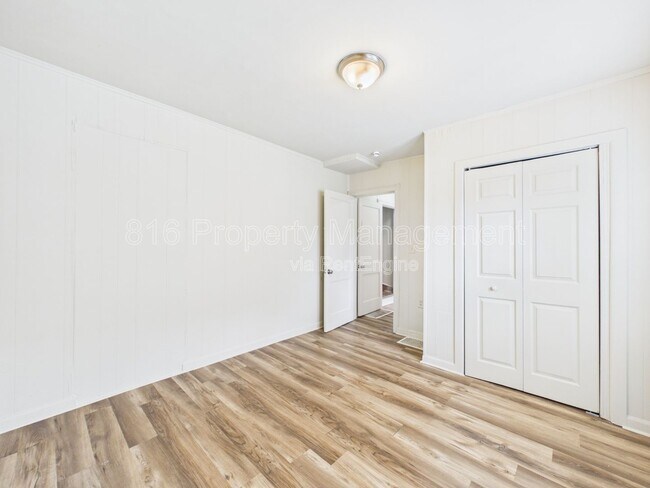 Building Photo - 5100 Brooklyn Ave