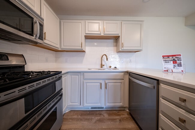 Building Photo - 2246 Flamingo Dr