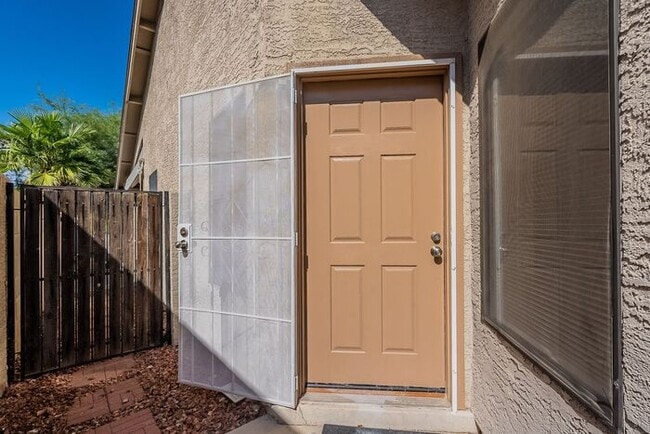 Building Photo - Great single family home!