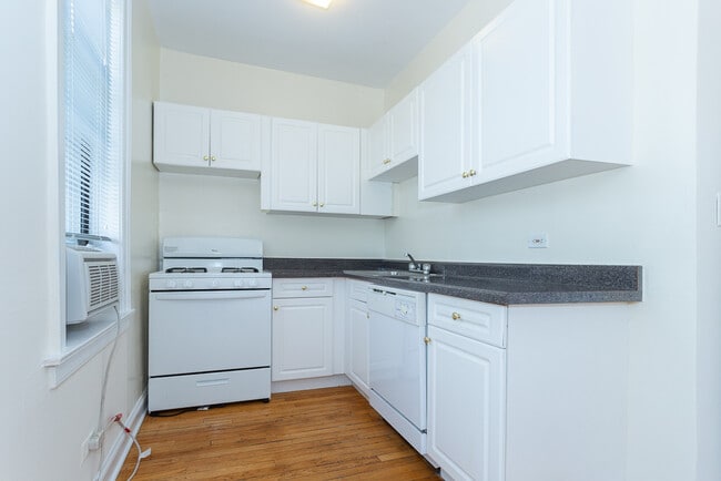 Building Photo - 348 Park Ave