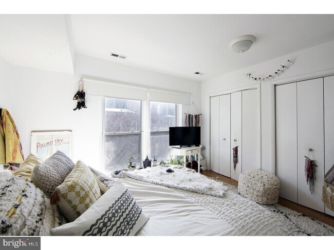 Building Photo - 447 Fairmount Ave