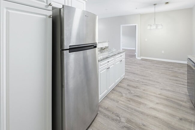 Building Photo - 2 Bedrooms 2 Bathrooms Condo