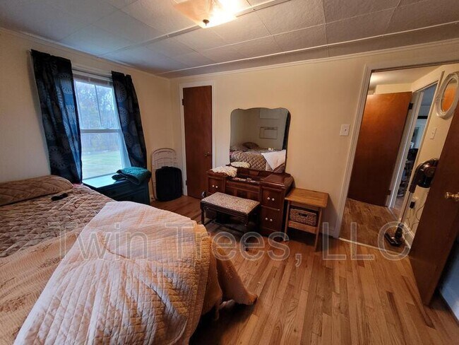 Building Photo - 417 Old Bethel Rd