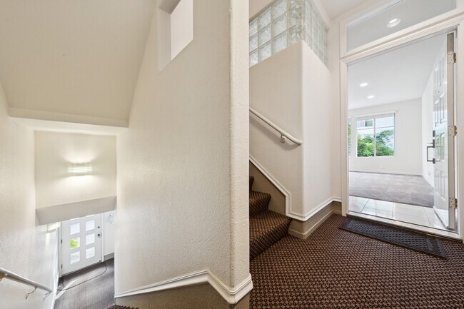 Building Photo - 435 Milan Dr