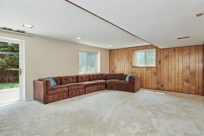 Building Photo - 10725 E Maplewood Dr
