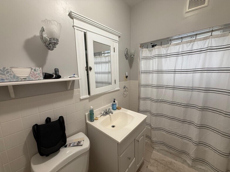 Building Photo - 76 Powder House Blvd