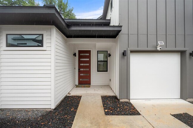 Building Photo - 2713 Stacy Ln