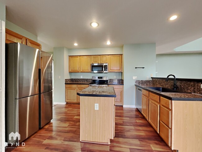 Building Photo - 6065 Fescue Dr
