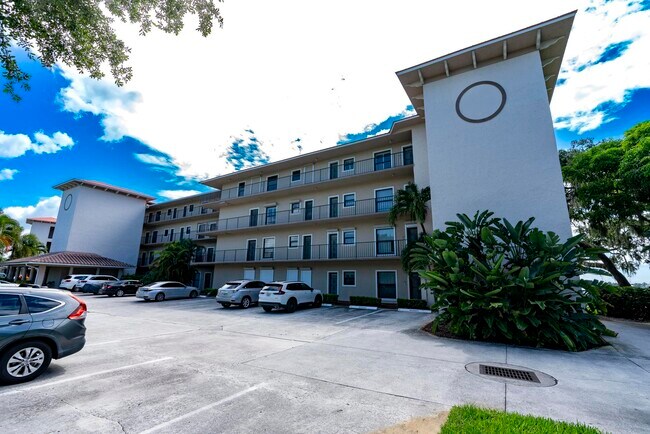 Building Photo - 624 SW St Lucie Crescent