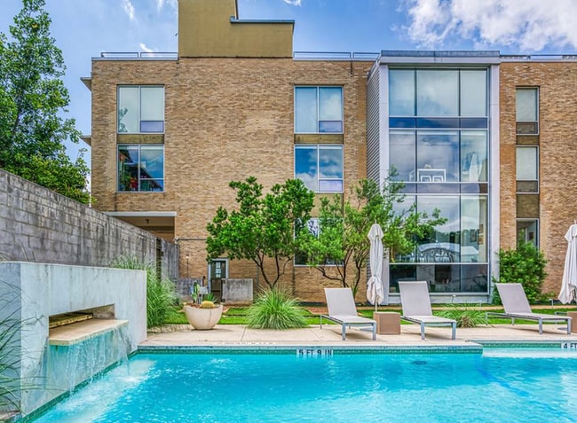 Building Photo - 1115 S Alamo St