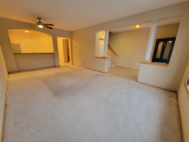 Building Photo - Lovely 2 Bed / 2 Bath TH w/ Heated Underground Parking in Plymouth!