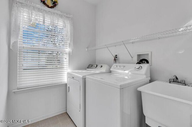 Building Photo - 6 Castile Ct