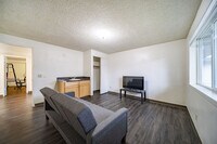 Building Photo - 1555 NE Merman Dr